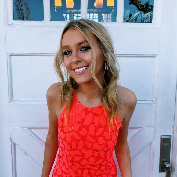 Meet your Posher, Kylie - Picture 1 of 1